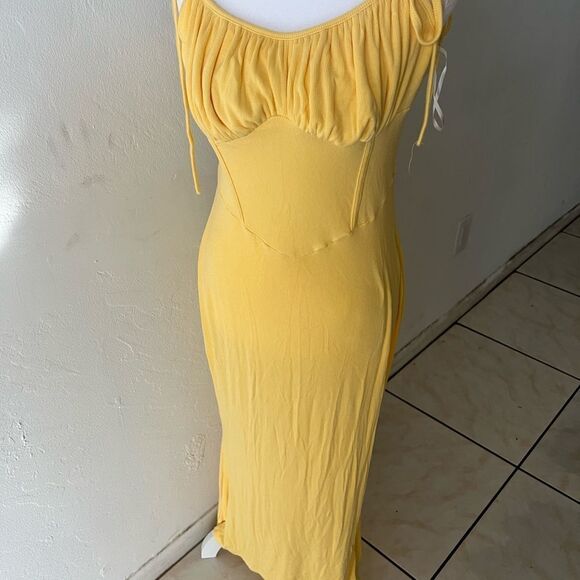 Yellow Sleeveless Dress - Picture 3 of 6